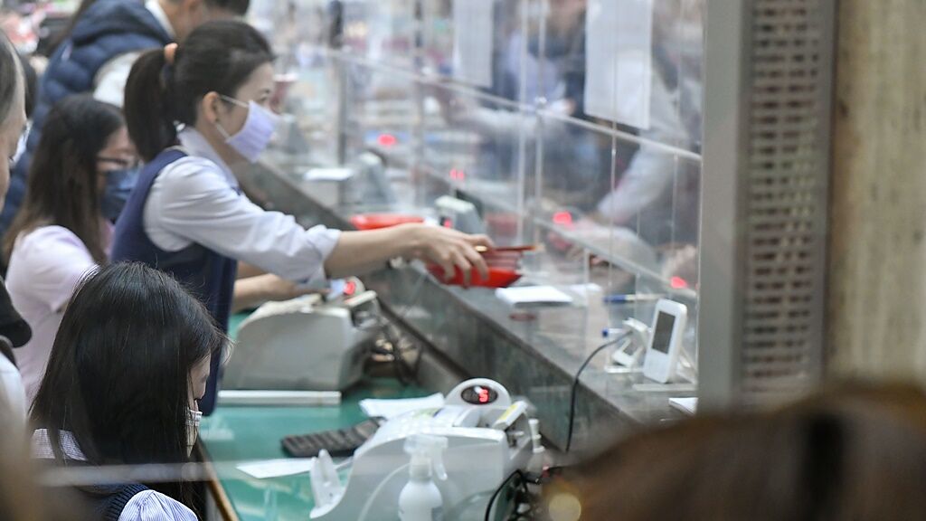 公股銀行報考率與報到率雙降 昔日鐵飯碗已不再